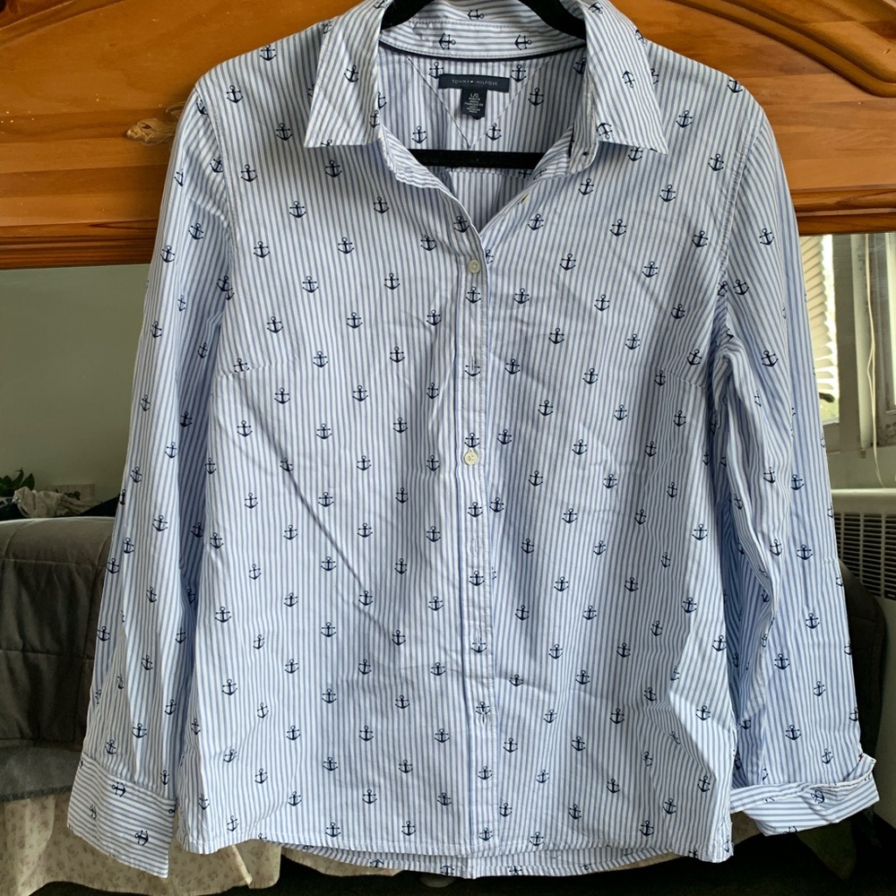 Never worn Tommy Hilfiger top.